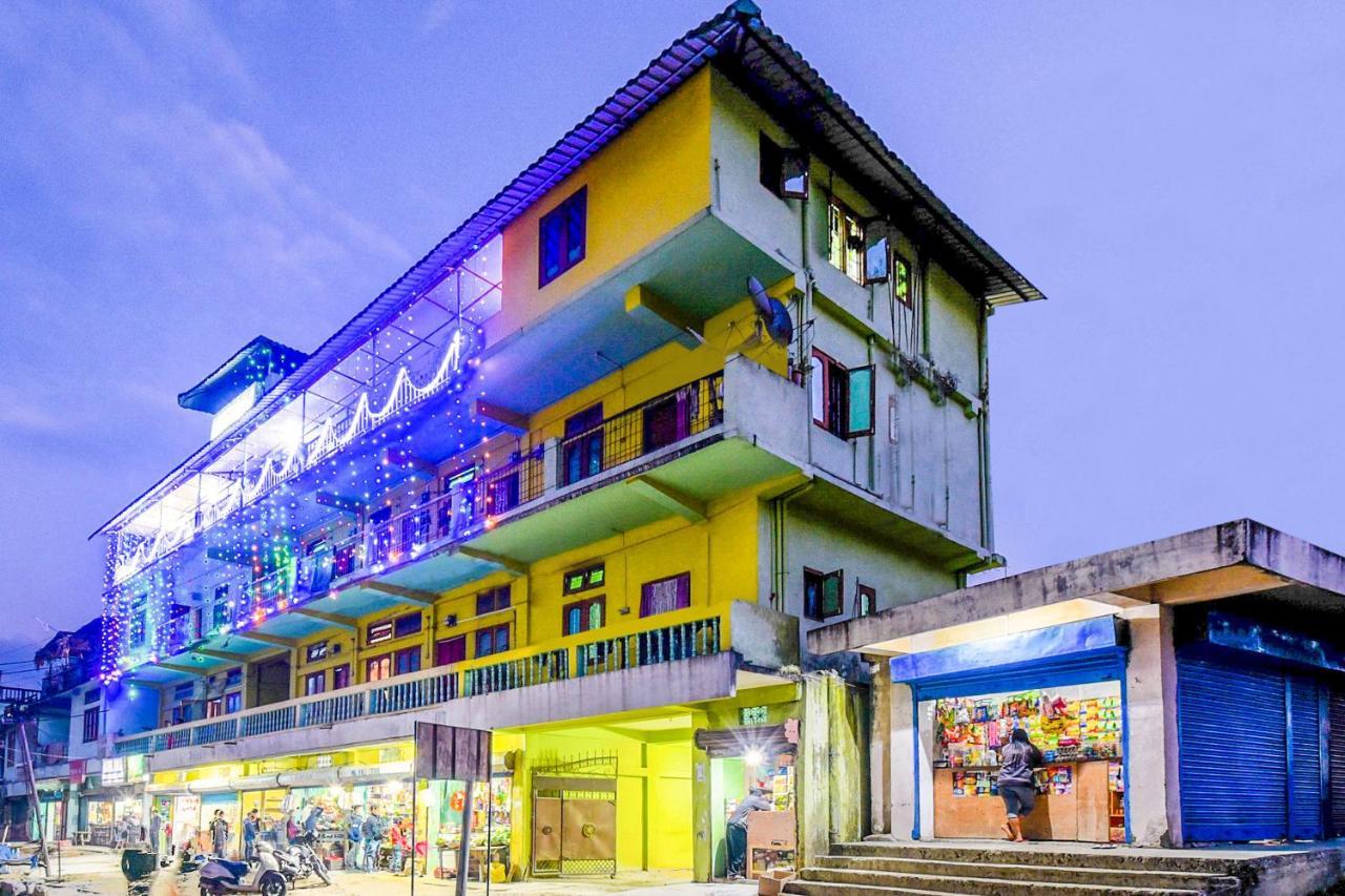 Oyo 70566 Hotel Aalo Along Ngoại thất bức ảnh